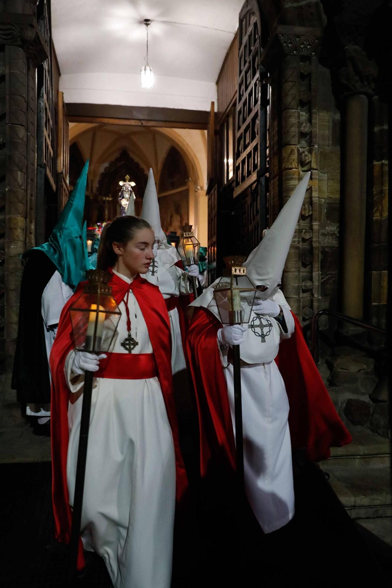 EN IMÁGENES: Avilés se llena en honor a Jesús de Medinacelli: así ha sido la procesión del Lunes Santo