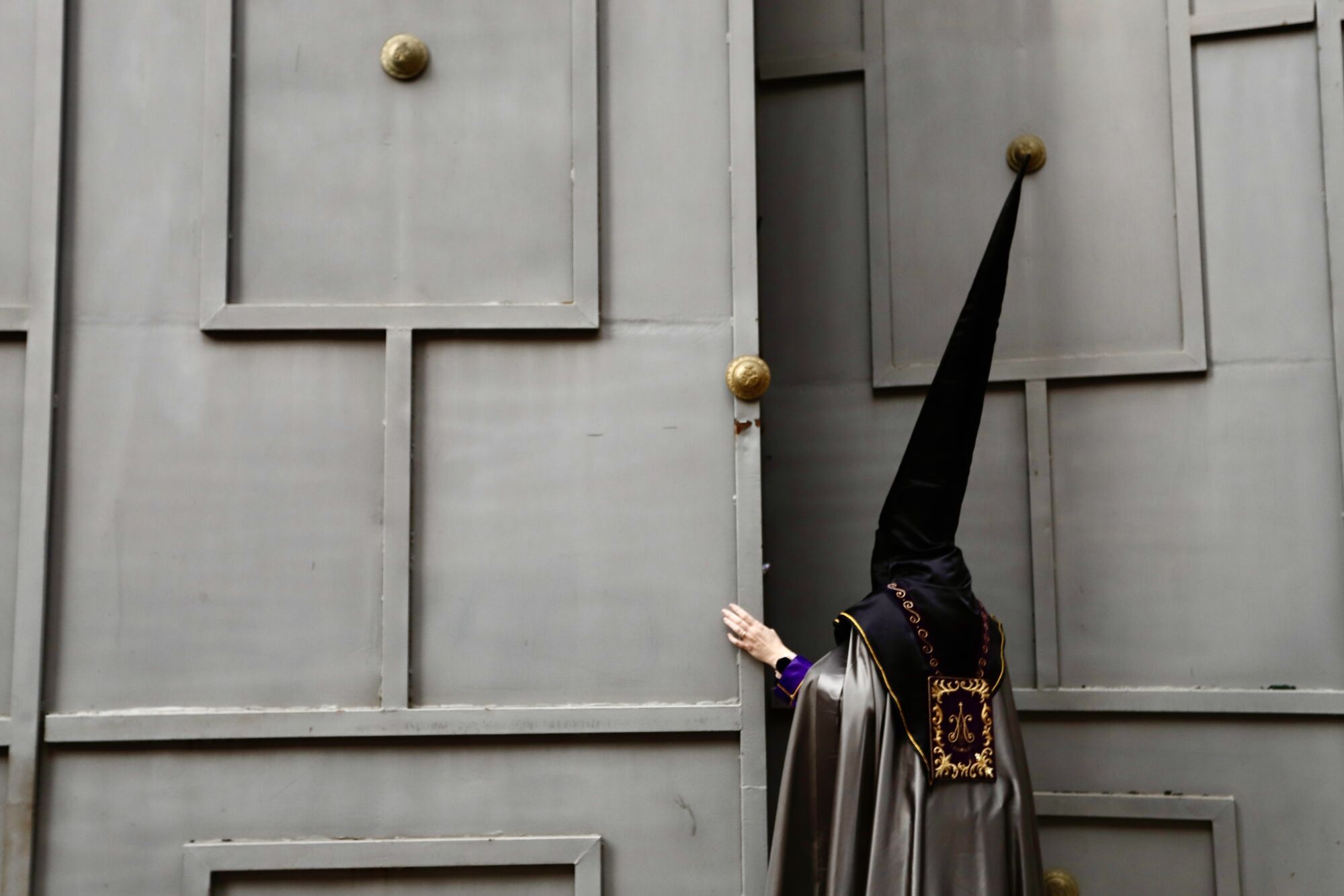 Rescate suspendió este Martes Santo su salida procesional, ya que el chaparrón le cogió con los primeros nazarenos en la calle