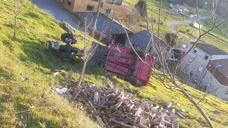 El motocultor volcó en una zona con fuerte pendiente. // Cedida