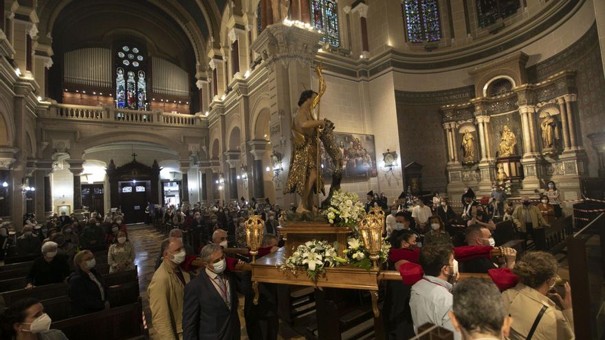 Piden cárcel para un hombre que intentó robar 73 euros de la caja de velas de la basílica de San Juan de Oviedo