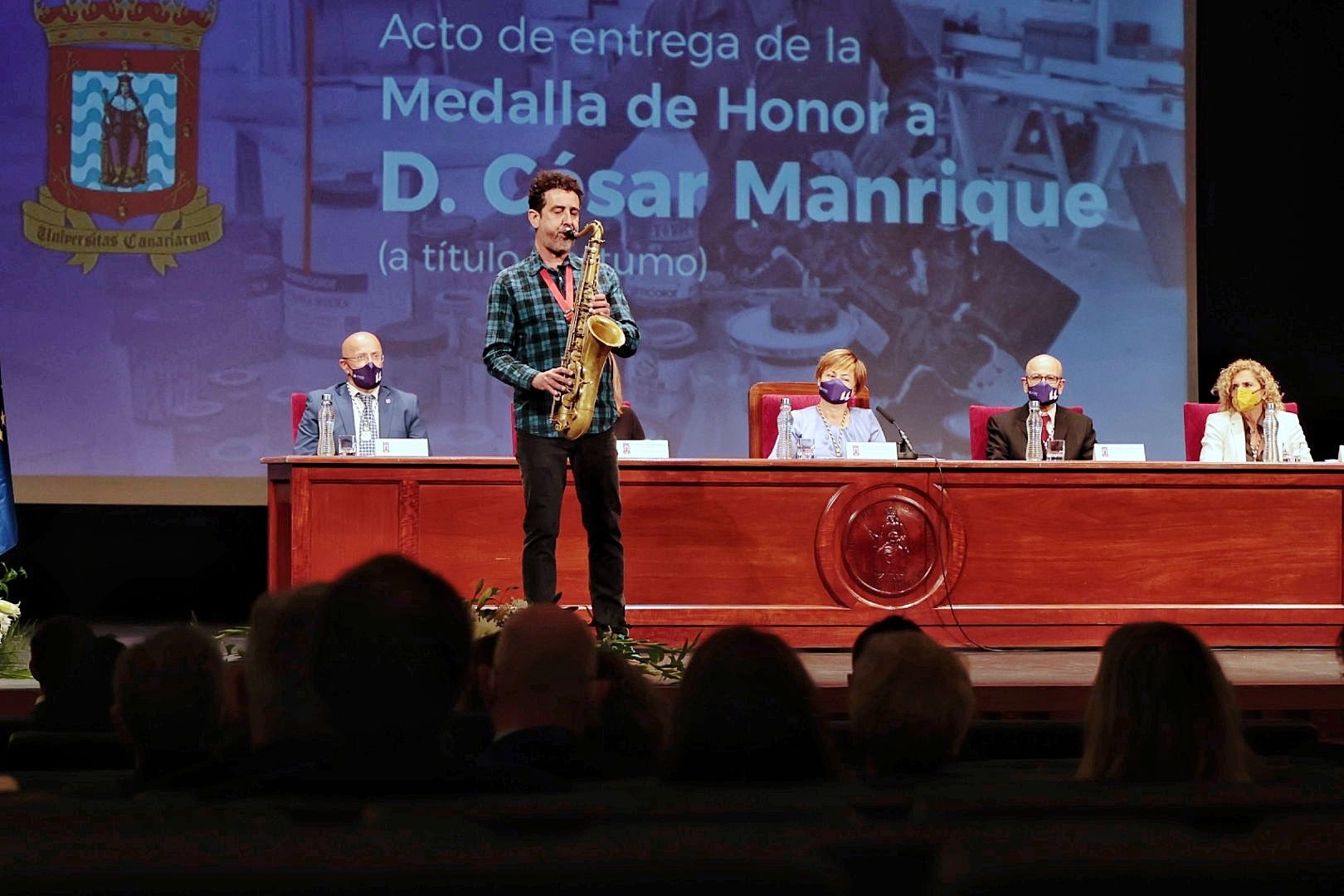 Medalla de Oro de la ULL a César Manrique