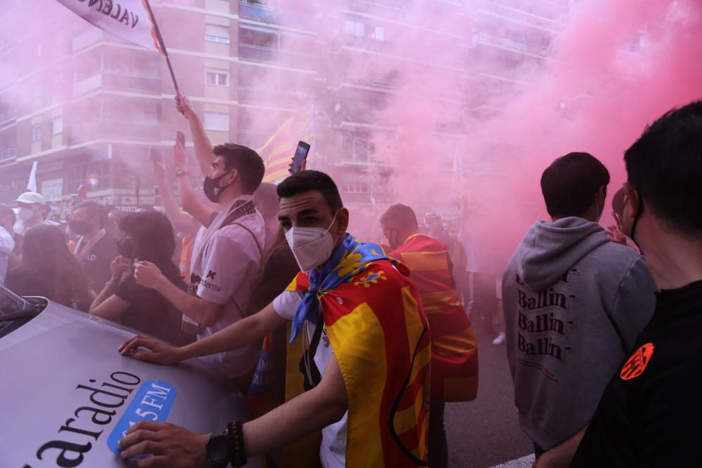 Manifestación de la Afición del Valencia contra Peter Lim