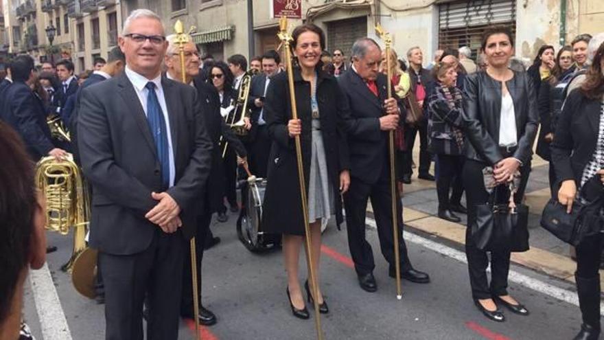 Día de San Nicolás Ediles y asesores socialistas en la misa y la procesión