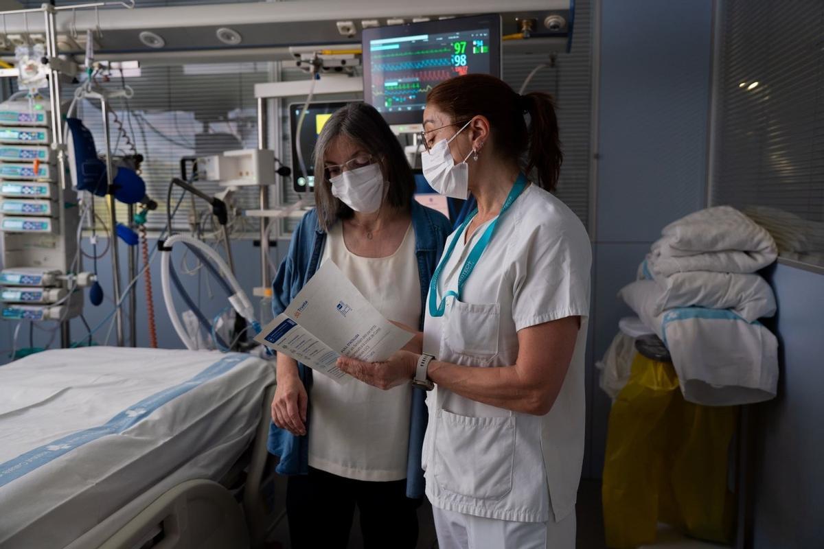 Professionals de la UCI del Trueta informen sobre les opcions que inclou la Unitat per ampliar l'acompanyament i participació en el procés de recuperació dels pacients.