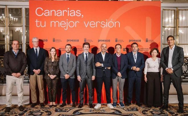 D’esquerra a dreta, Pedro Juan Monzón, director de l’Àrea de Promoció Exterior de Proexca; Martí Saballs, director d’Informació Econòmica de Prensa Ibérica; Pilar Moreno, directora de l’Àrea d’Inversió de Proexca; Juan Luis Lorenzo, director de Màrqueting i Comunicació de Proexca; Sergi Guillot, director general de Prensa Ibérica; Alfonso Cabello, president de Proexca i viceconseller de Presidència del Govern de Canàries; Cristóbal de la Rosa, director general d’Innovació Cultural i Indústries Creatives del Govern de Canàries; Carlos Fernández de la Peña, conseller delegat (CEO) de Telespazio Ibérica; Rosa María Aguilar, delegada del Govern de Canàries a Madrid, i Pablo Martín Carbajal, conseller delegat (CEO) de Proexca.