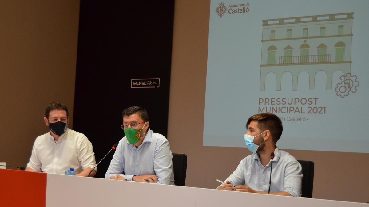 Garcia, Donate y Navarro durante una rueda de prensa sobre los presupuestos municipales de la capital de la Plana.