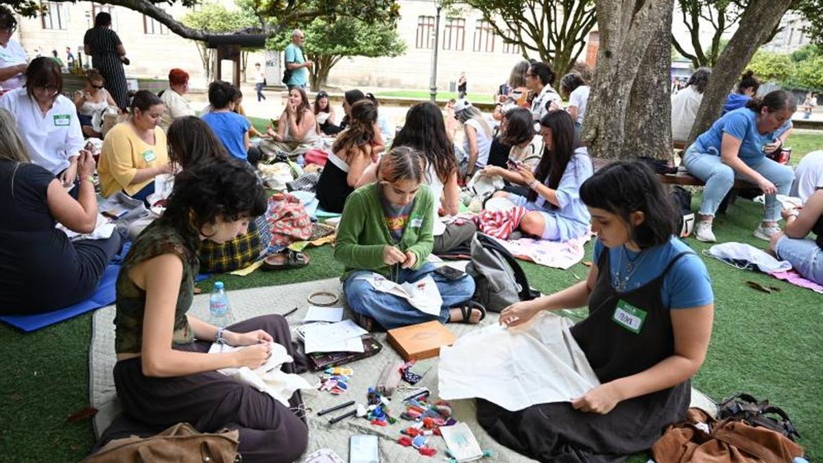 Participantes en la ‘quedada’ de bordado
