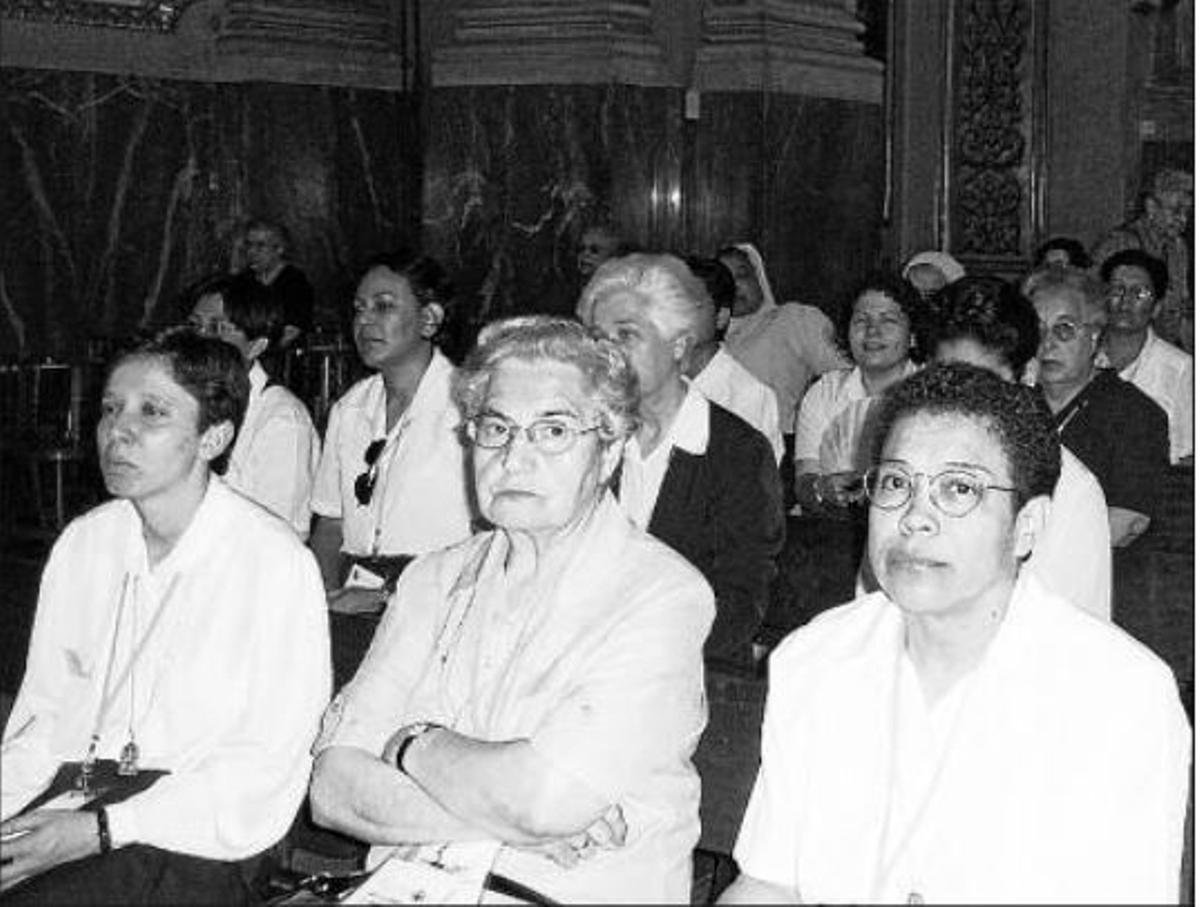 Las hermanas misioneras que asistieron a la misa del Papa Francisco en València.