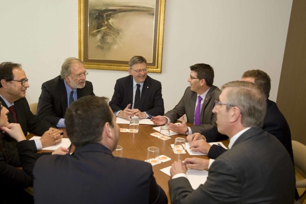 El president de la Generalitat, Ximo Puig, inaugura la nueva sede de Caixa Ontinyent