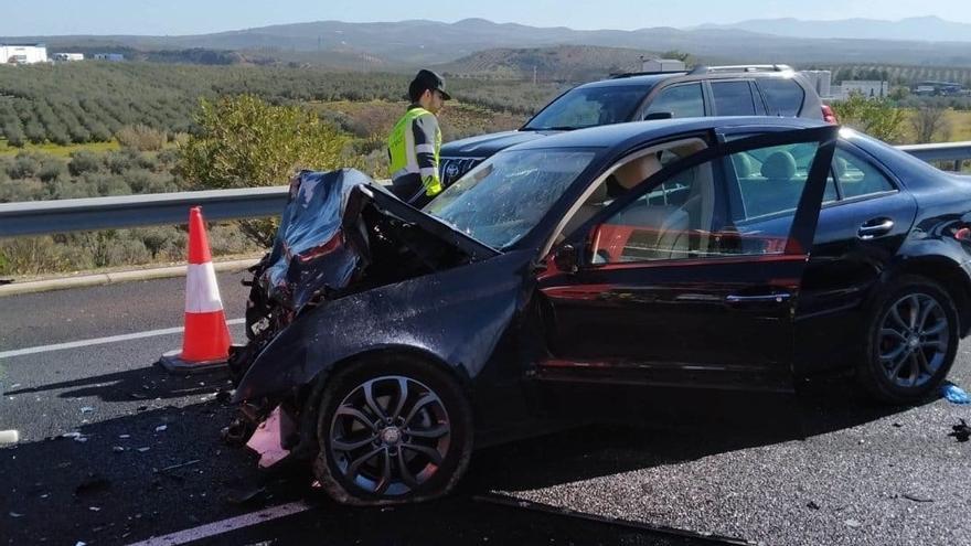 Un fallecido y un herido al colisionar dos turismos en la A-45 a su paso por Montilla