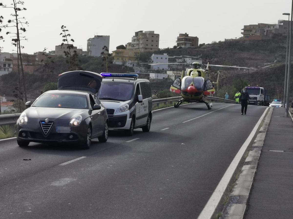 Helicóptero del SUC en el lugar del accidente.
