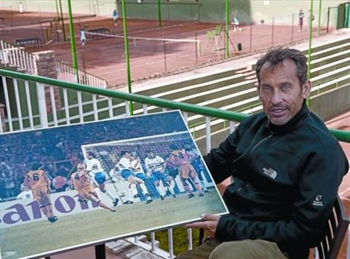 L’admirador 8 Arrese, amb la fotografia del gol de Koeman a Wembley-92, una diana que encara avui, 19 anys després, l’emociona.