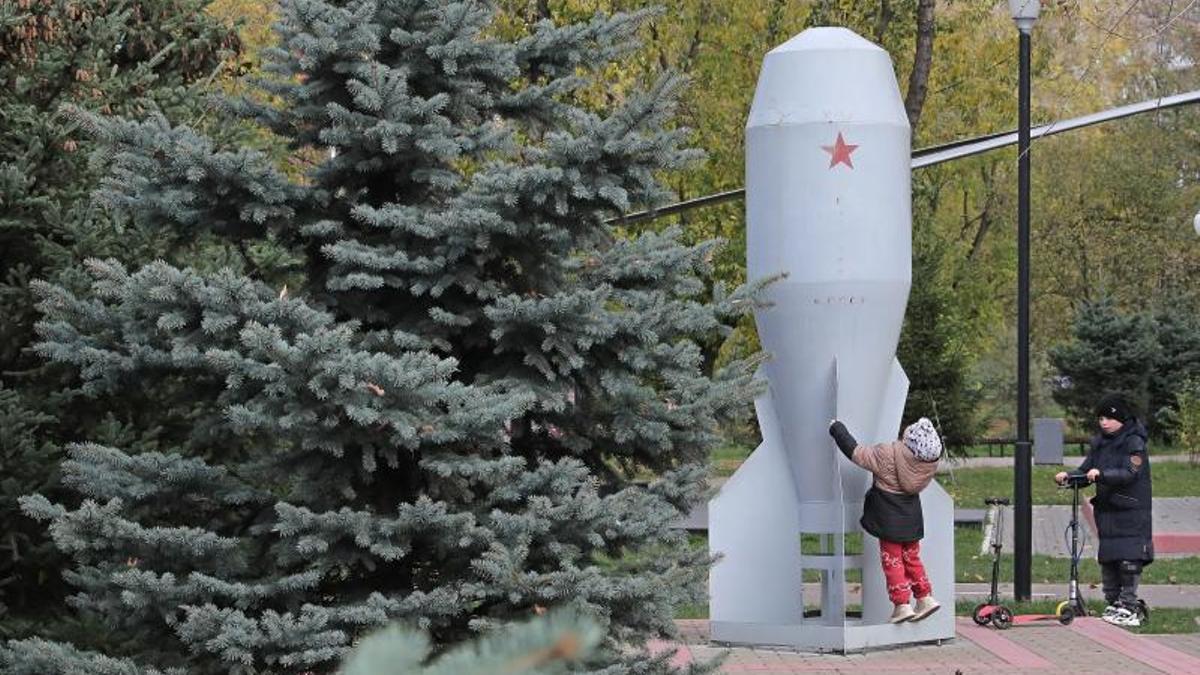 Monumento a la bomba nuclear táctica rusa RDS4, Tatiana, en Moscú, el pasado 13 de octubre.