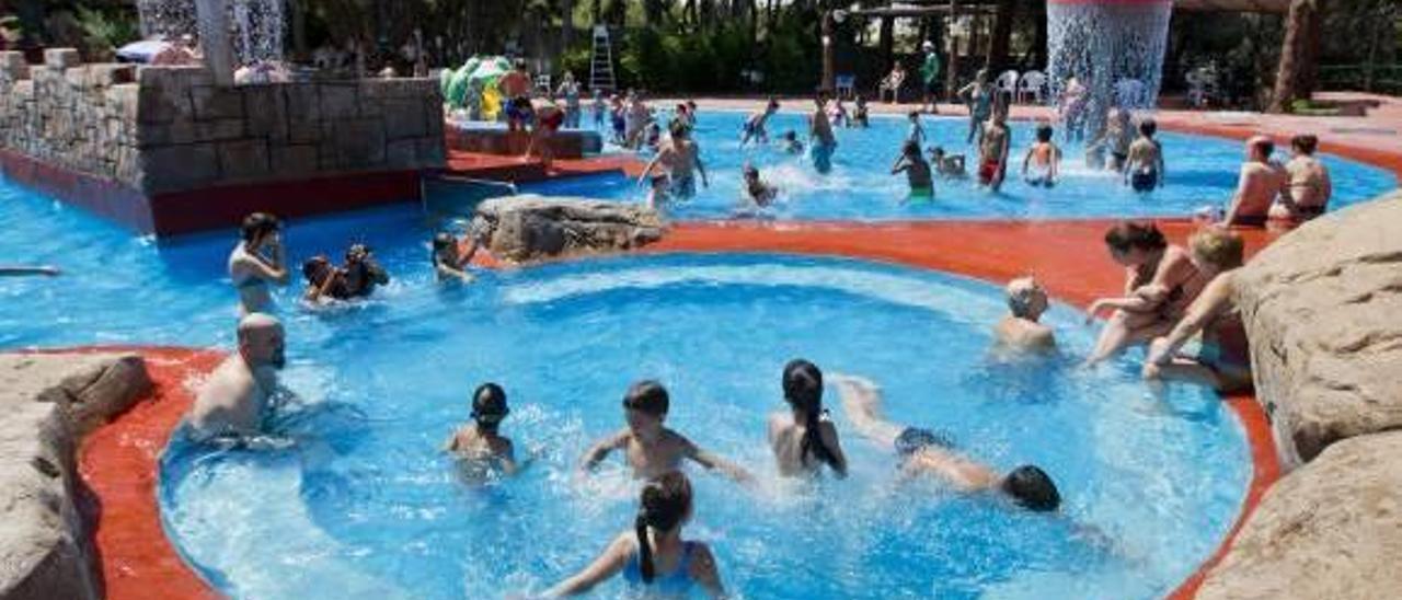 Las piscinas de l&#039;Horta se consolidan como alternativa de ocio por sus bajos precios