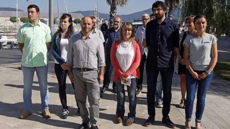 Juan Merlo (izq.), Paula Quinteiro, Luis Villares, Carmen Santos, Marcos Cal y Eva Solla, en Vigo.// M.Canosa