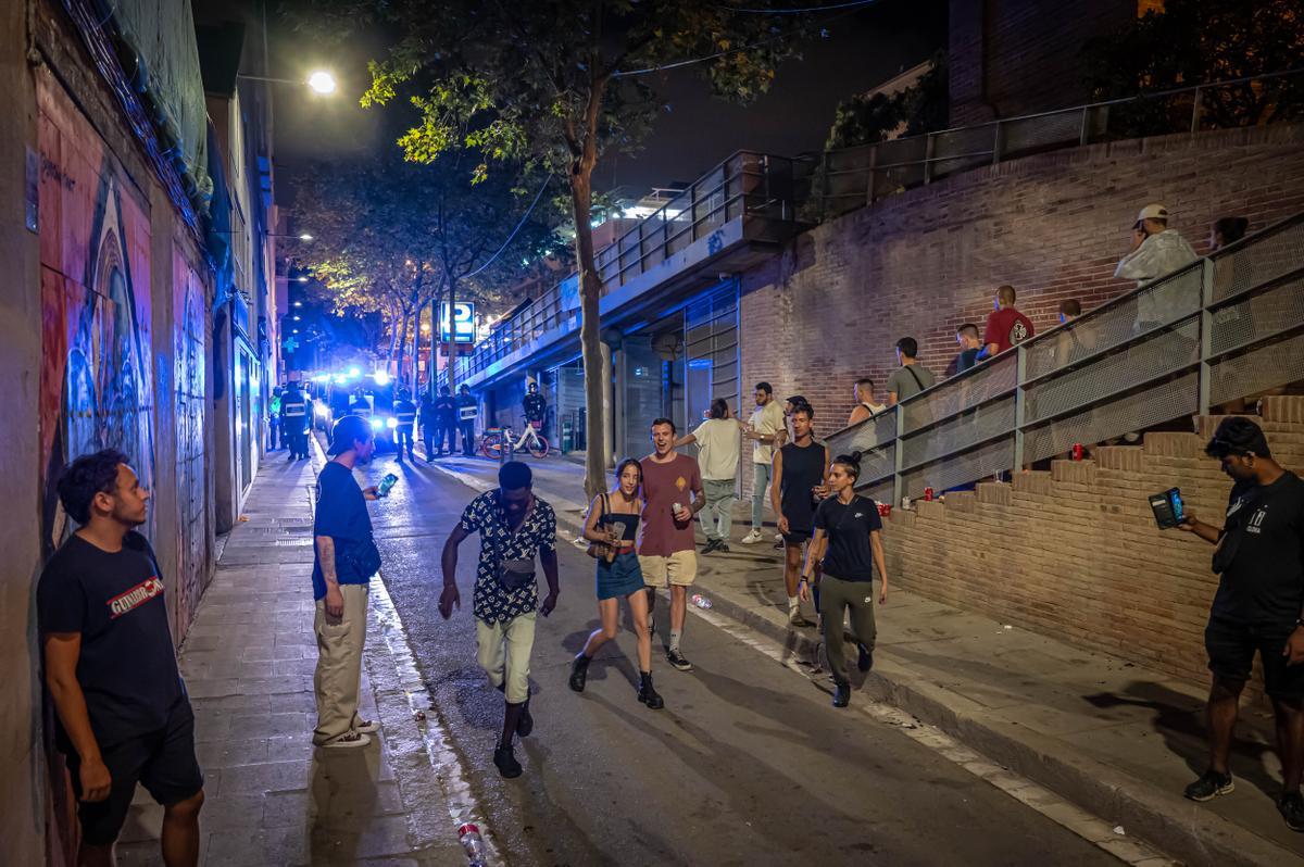 Ambiente nocturno de la Festividad de Santa María, en el barrio de Gràcia