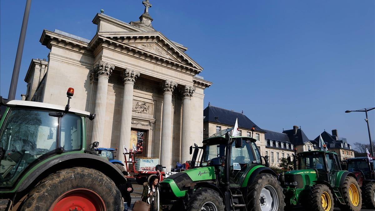 mbenach42245323 farmers park tractors outside the rouen prefecture on februa180223204409