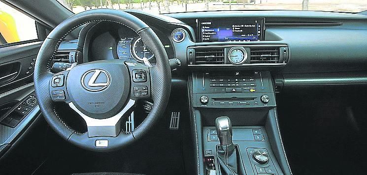 Lexus RC 300h, combinación única
