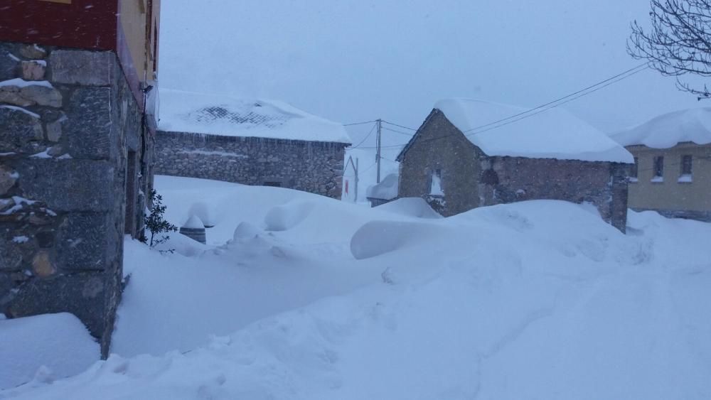 Así luce Somiedo bajo un manto de nieve