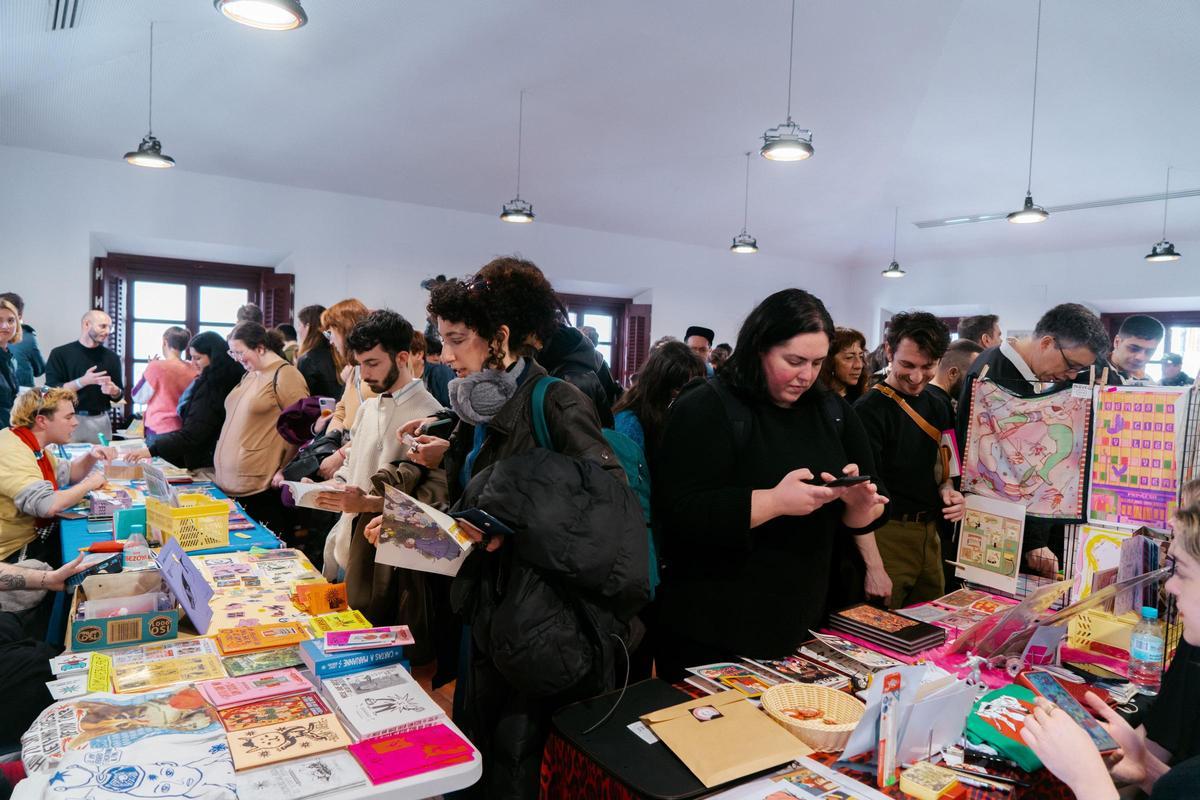 El ambiente en la Biblioteca Pública Municipal Iván de Vargas durante la edición anterior del FanziMad.