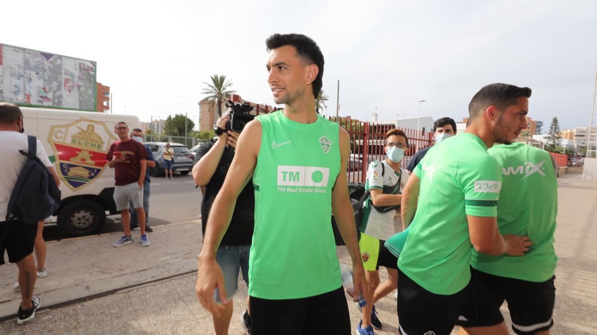 Javier Pastore, llegando al campo Díez Iborra para realizar un entrenamiento