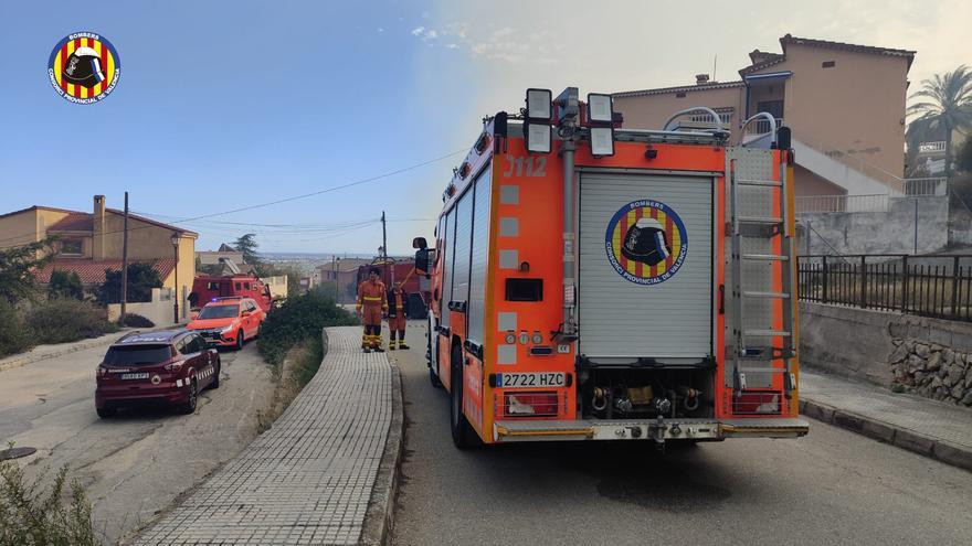 Los bomberos logran estabilizar el incendio de Chiva