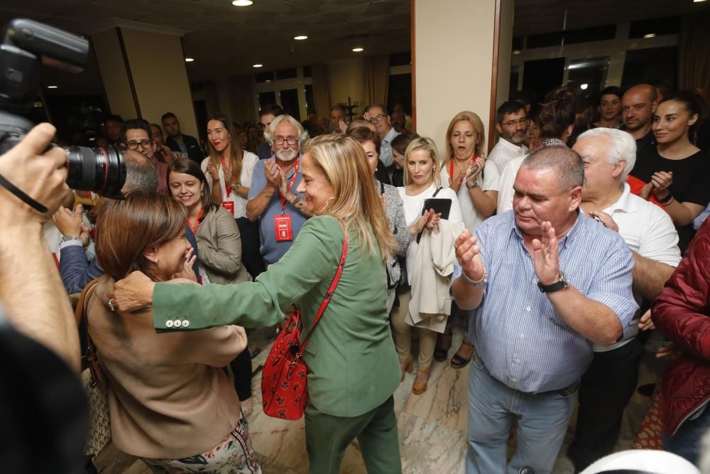 Celebración de Abel Caballero junto al resto del socialismo vigués.