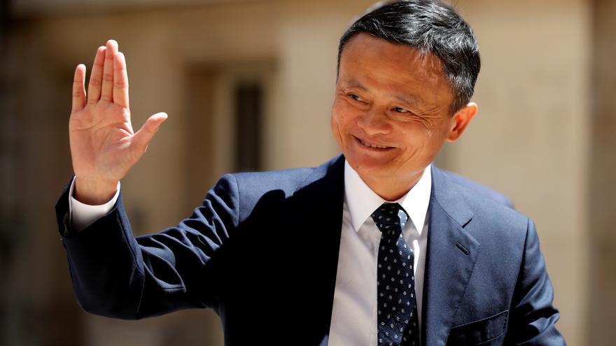 Jack Ma, el hombre más rico de China, pasea por el puerto de Andratx y compra decoración
