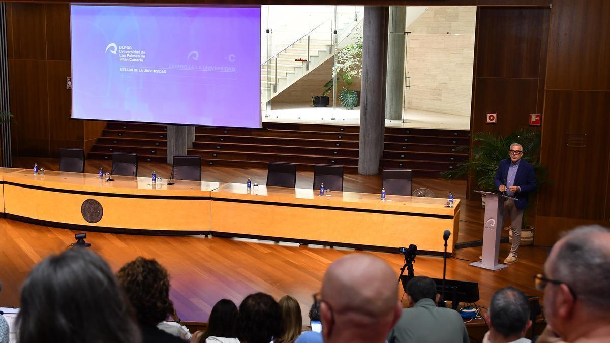 Lluís Serra, rector de la ULPGC, en el claustro extraordinario del Debate del Estado de la Universidad