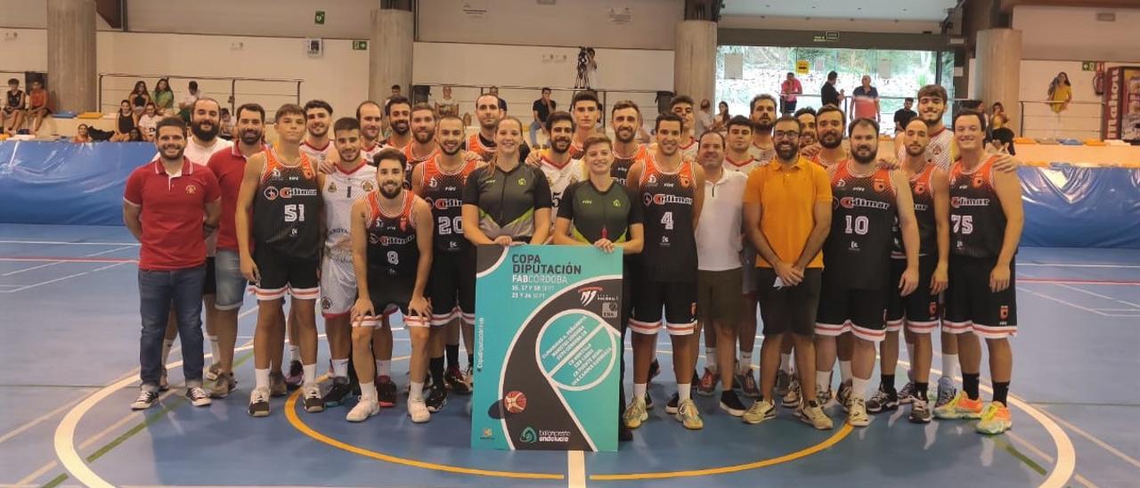 Los equipos del Puente Genil y el Peñarroya, antes de su partido de Copa Diputación.