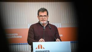 El portavoz de ERC, Isaac Albert, en la rueda de prensa de este lunes.