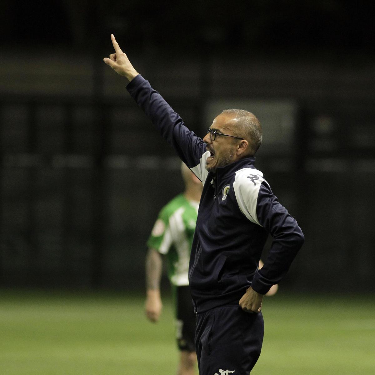 Beto Company da indicaciones en el Betis Deportivo-Hércules