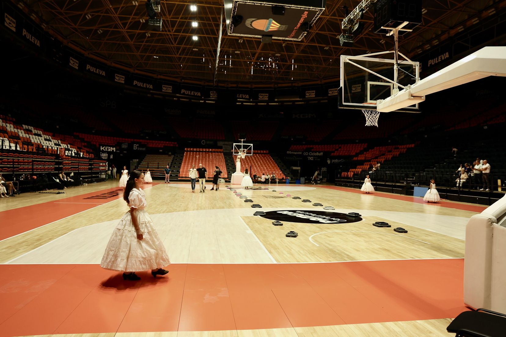 Asi ha sido el ensayo de la elección de candidatas a Falleras Mayores de València 2026