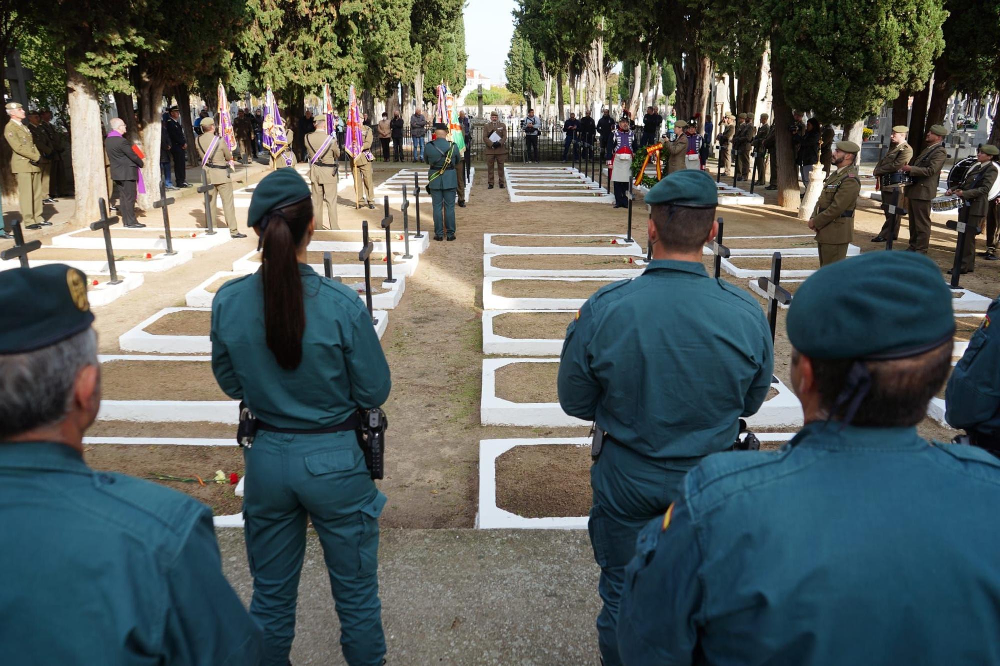 GALERÍA | El homenaje a las Fuerzas Armadas en el cementerio de Zamora, en imágenes