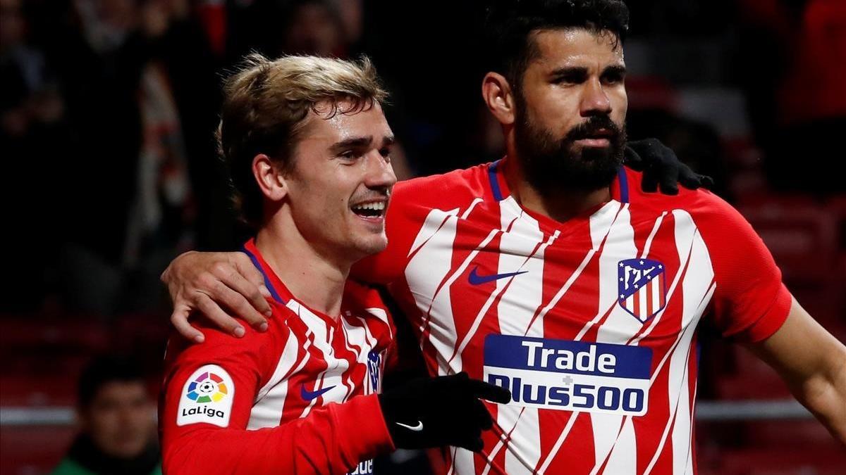 Griezmann yCosta celebran el trecer gol del francés al Leganés