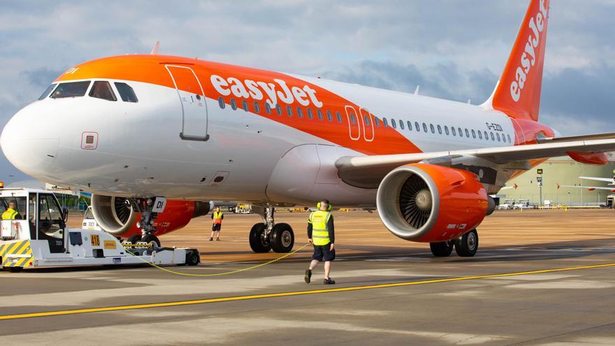 Los tripulantes de cabina de EasyJet, convocados a nueve días de huelga en julio