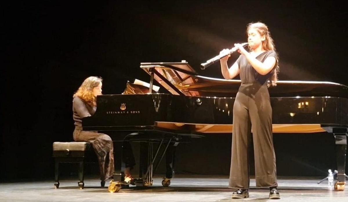 El joven zamorano Álvaro Sánchez Magas, con su violonchelo. | Cedida