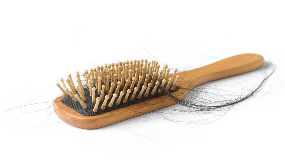 Quitar la suciedad de los cepillos del pelo es fundamental