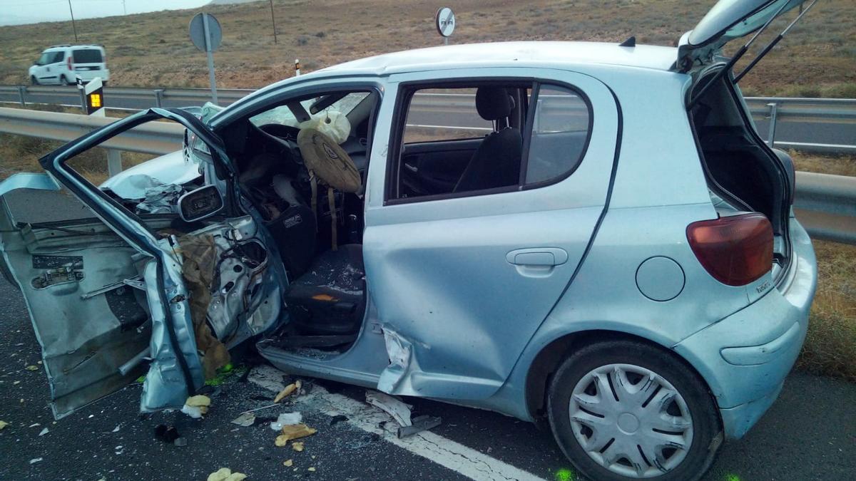 Estado en el que quedó uno de los vehículos implicados en el accidente a la entrada de Tahíche.