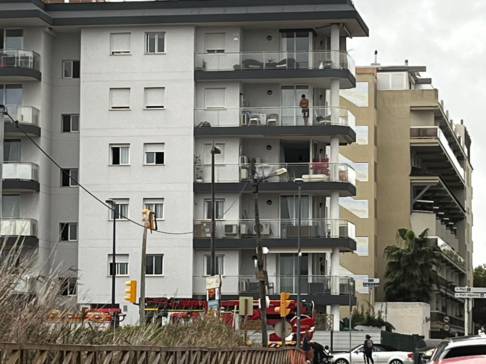 Mira aquí las fotos de la explosión en un edificio de Ibiza