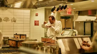 Un lujoso restaurante vegano de Nueva York vuelve a la carne porque no le salen las cuentas