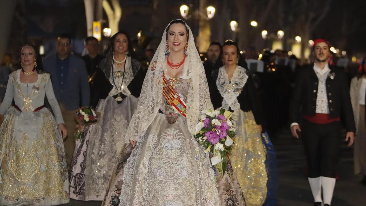 La multitudinaria Ofrenda fallera de Xàtiva, en imágenes