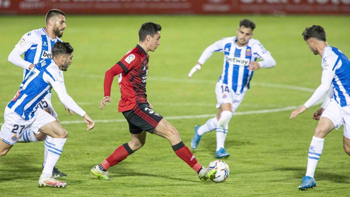 L’Espanyol empata de miracle a Anduva i aprofundeix la seva crisi L’Espanyol empata de miracle a Anduva i aprofundeix la seva crisi
