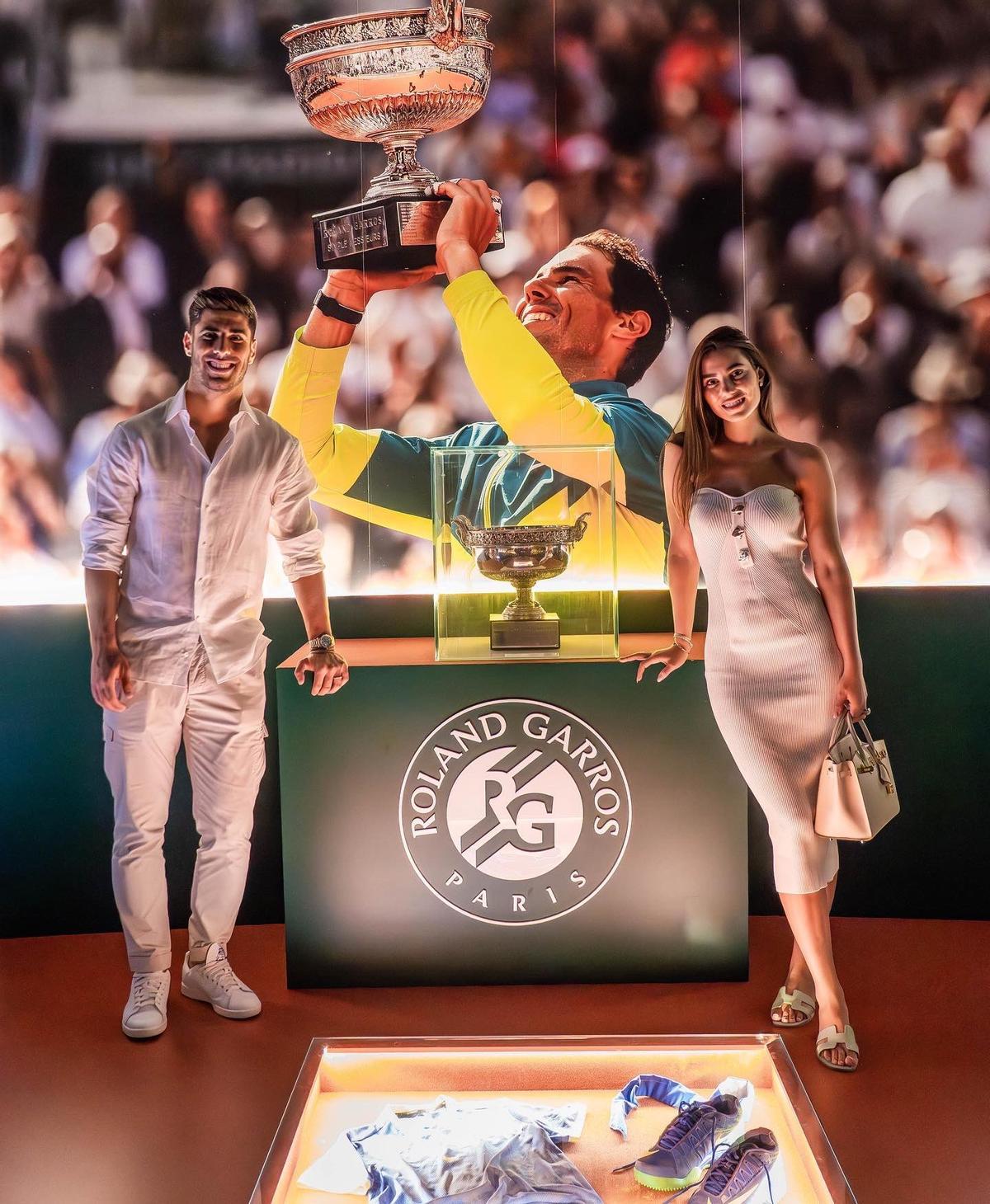 Marco Asensio y Sandra Garal, en la zona del museo de Nadal dedicada a Roland Garros Marco Asensio y Sandra Garal, en la zona del museo de Nadal dedicada a Roland Garros