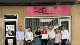 La asociación de empresarios de Coria premia a 'Luna' por el mejor escaparate ‘Sanjuanero’ 2024