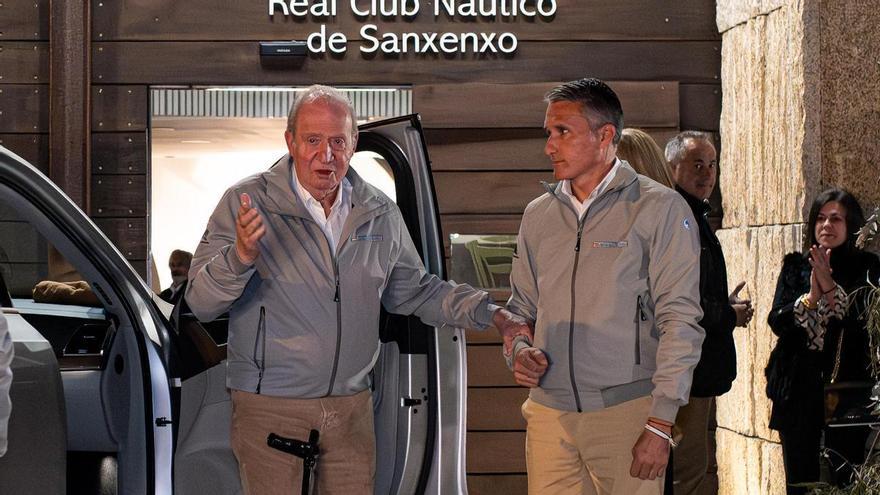 El rey Juan Carlos adelanta su salida de Sanxenxo y pone rumbo a Vitoria