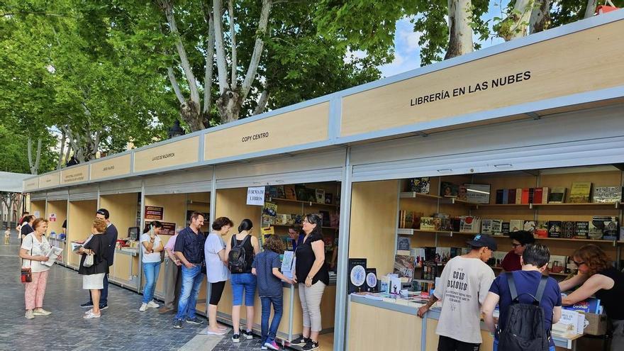 La Feria del Libro de Caravaca abre sus puertas este jueves con cuatro días de actividades, encuentros literarios y firmas de autores