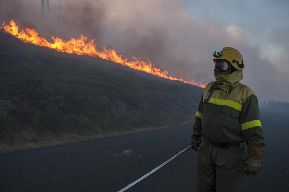 Avión sufre 4 incendios simultáneos