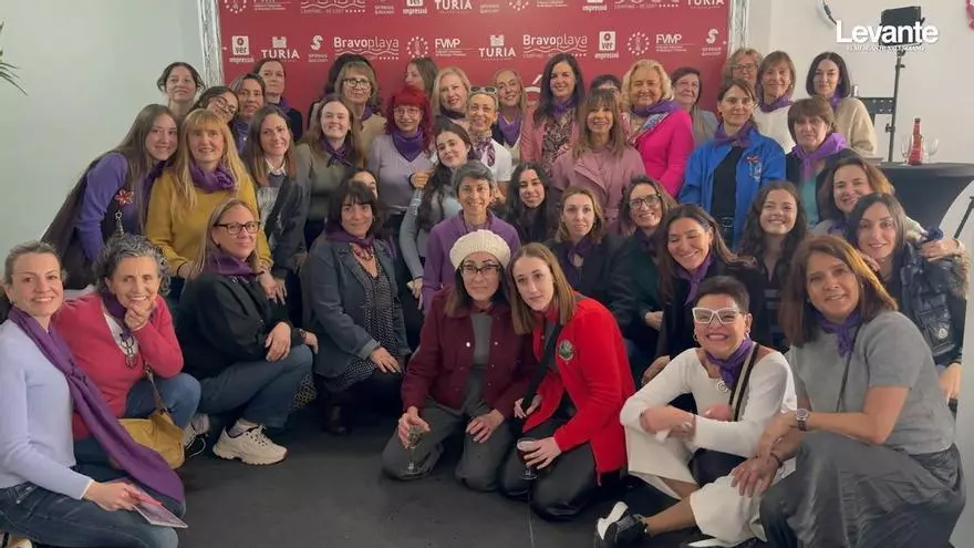 El balcón fallero de Levante-EMV celebra el 8M