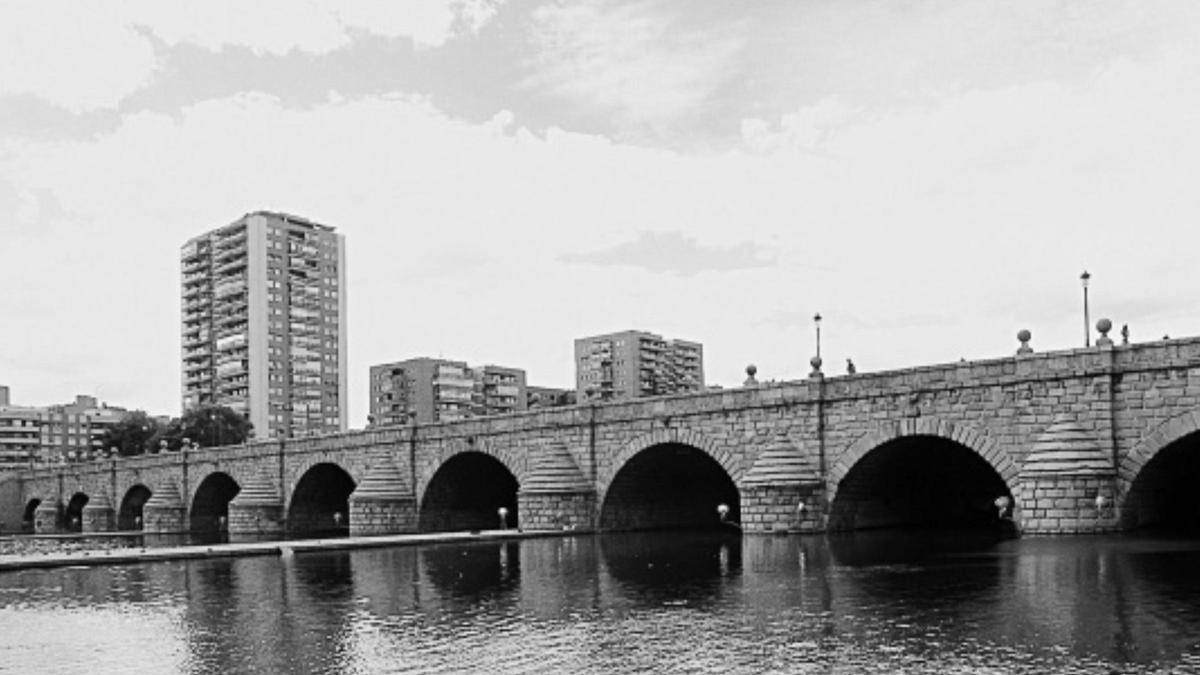El Puente de Segovia, el más antiguo de Madrid, roza los 443 años… y no es el de los suicidios